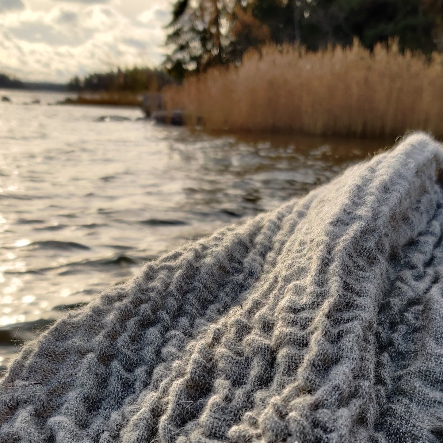 Travel blanket, light grey or dark grey