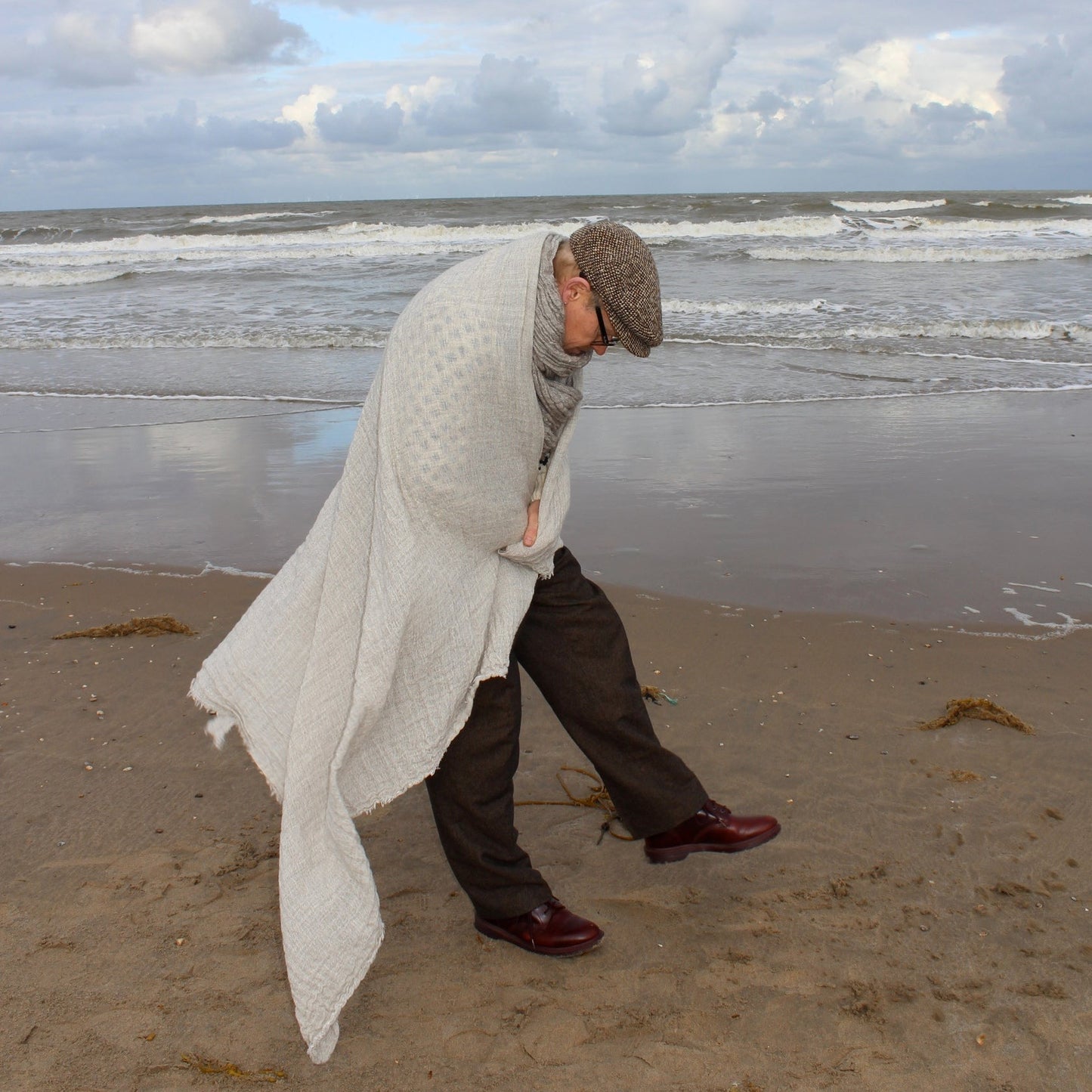 Throw, light grey