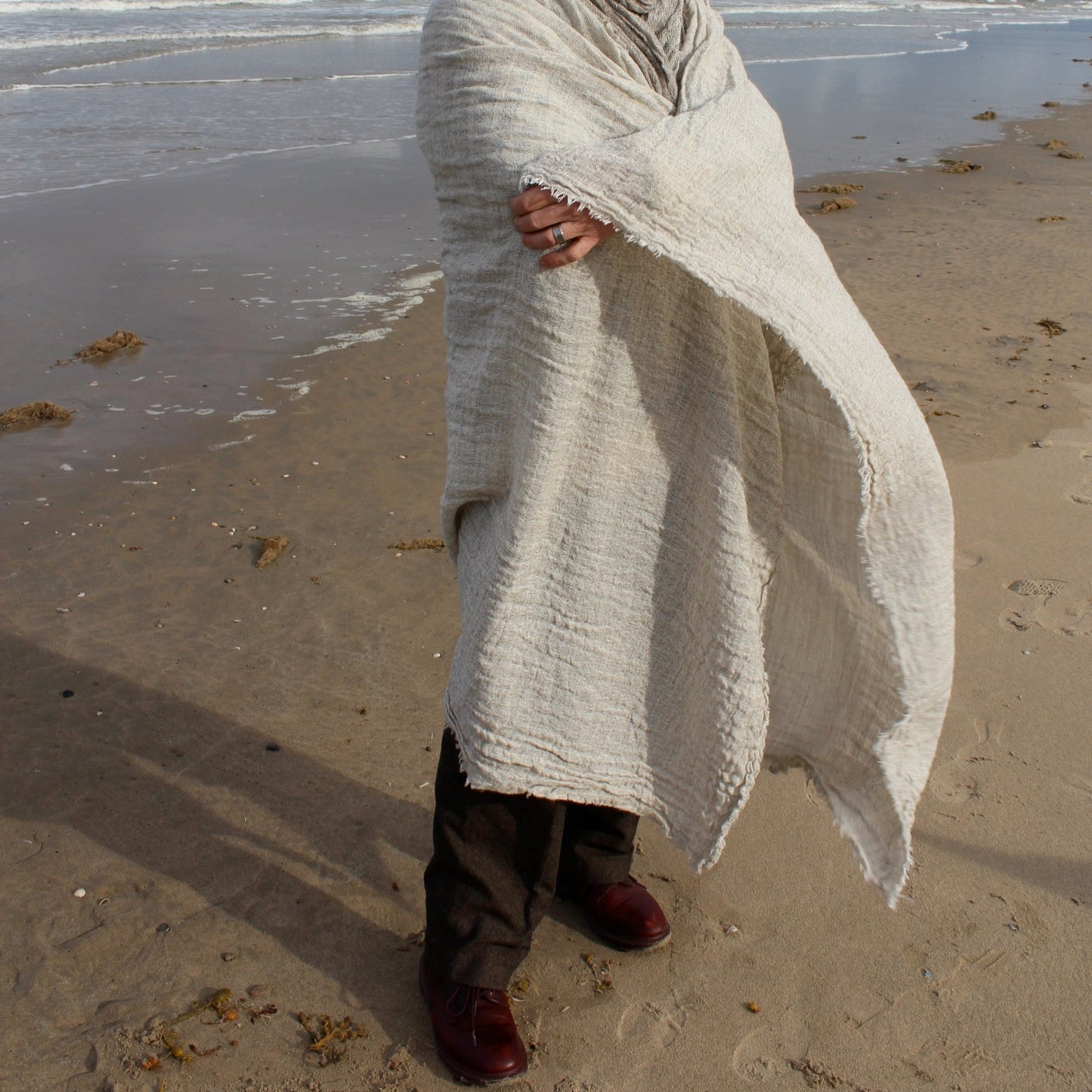 Throw, light grey
