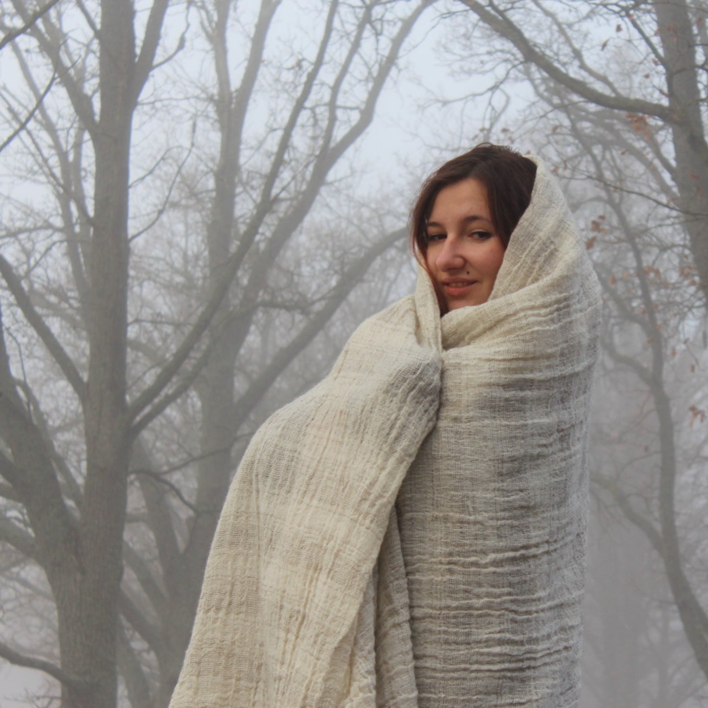 Wrinkly woollen shawl. Natural grey, white or natural black.
